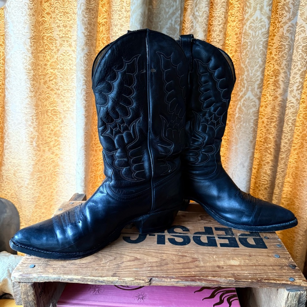 Gorgeous Boulet Cowboy‎ Boots - Picture 3 of 11
